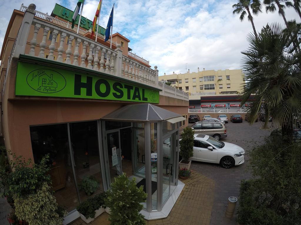 מאלגה Hostal La Casa De Enfrente מראה חיצוני תמונה