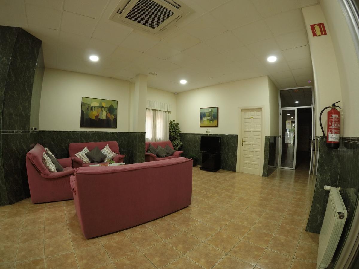 מאלגה Hostal La Casa De Enfrente מראה חיצוני תמונה
