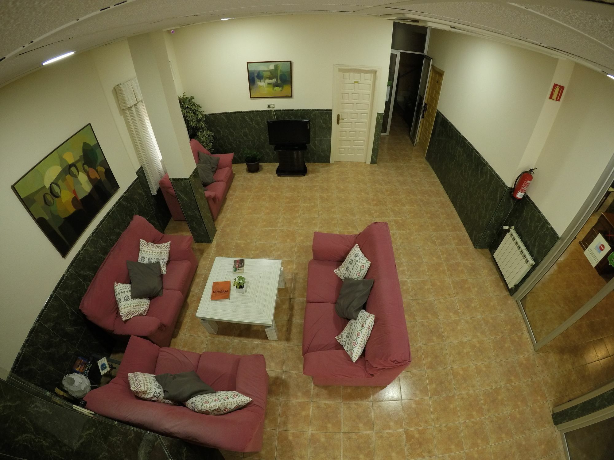 מאלגה Hostal La Casa De Enfrente מראה חיצוני תמונה