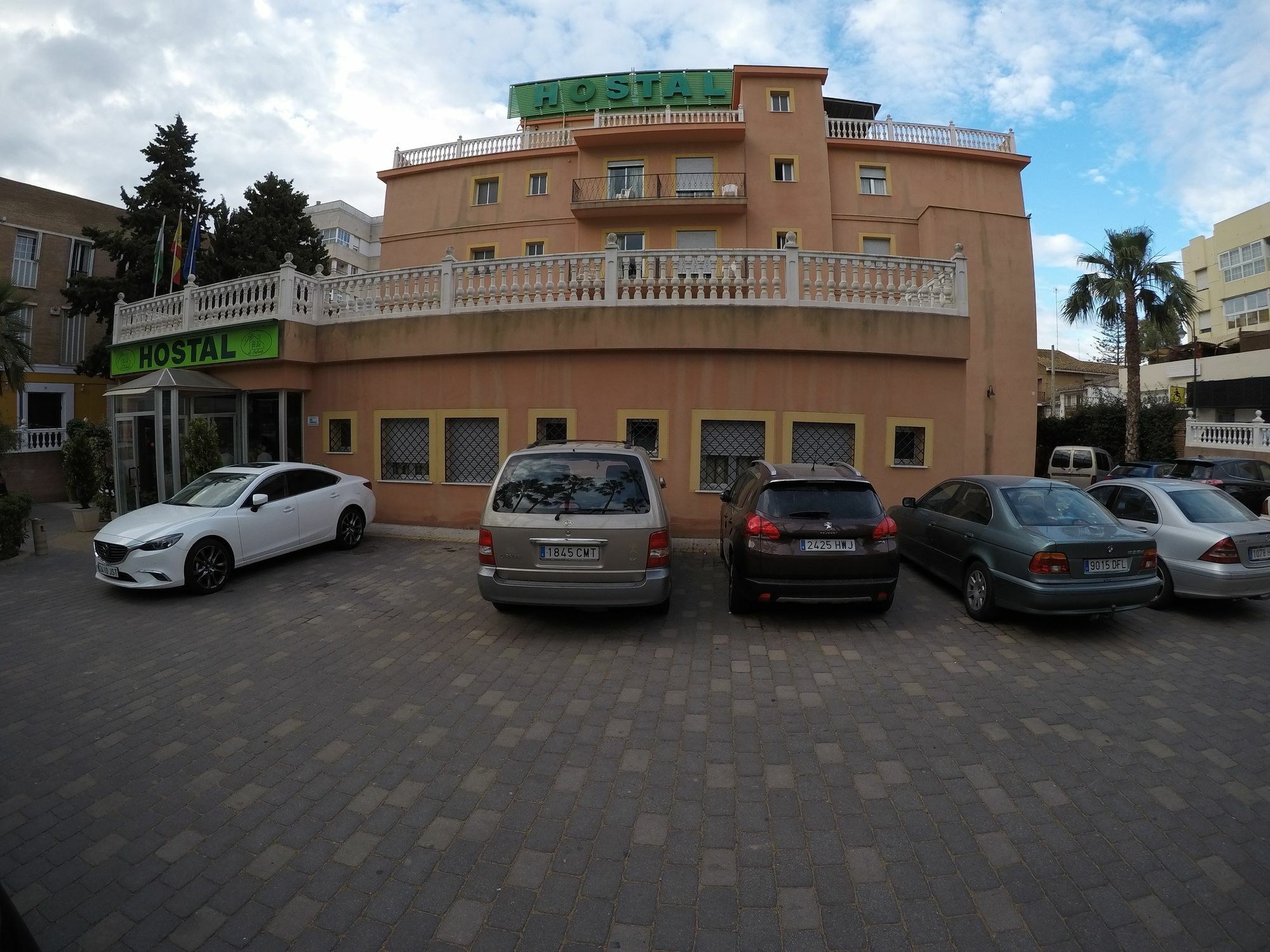 מאלגה Hostal La Casa De Enfrente מראה חיצוני תמונה