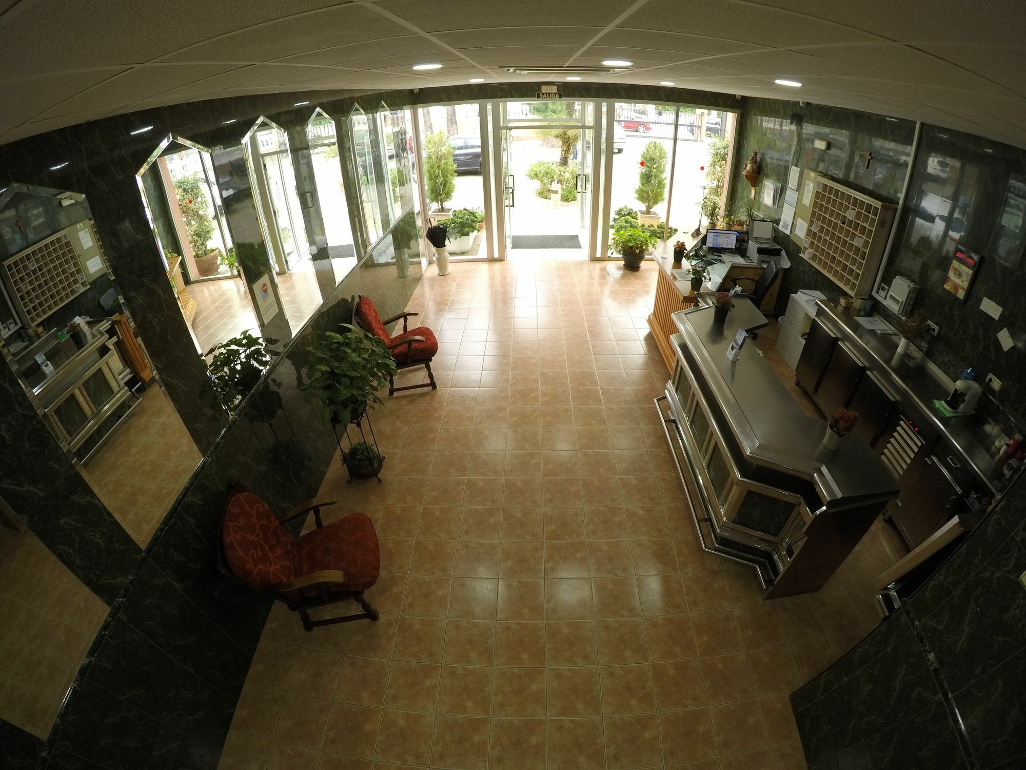 מאלגה Hostal La Casa De Enfrente מראה חיצוני תמונה