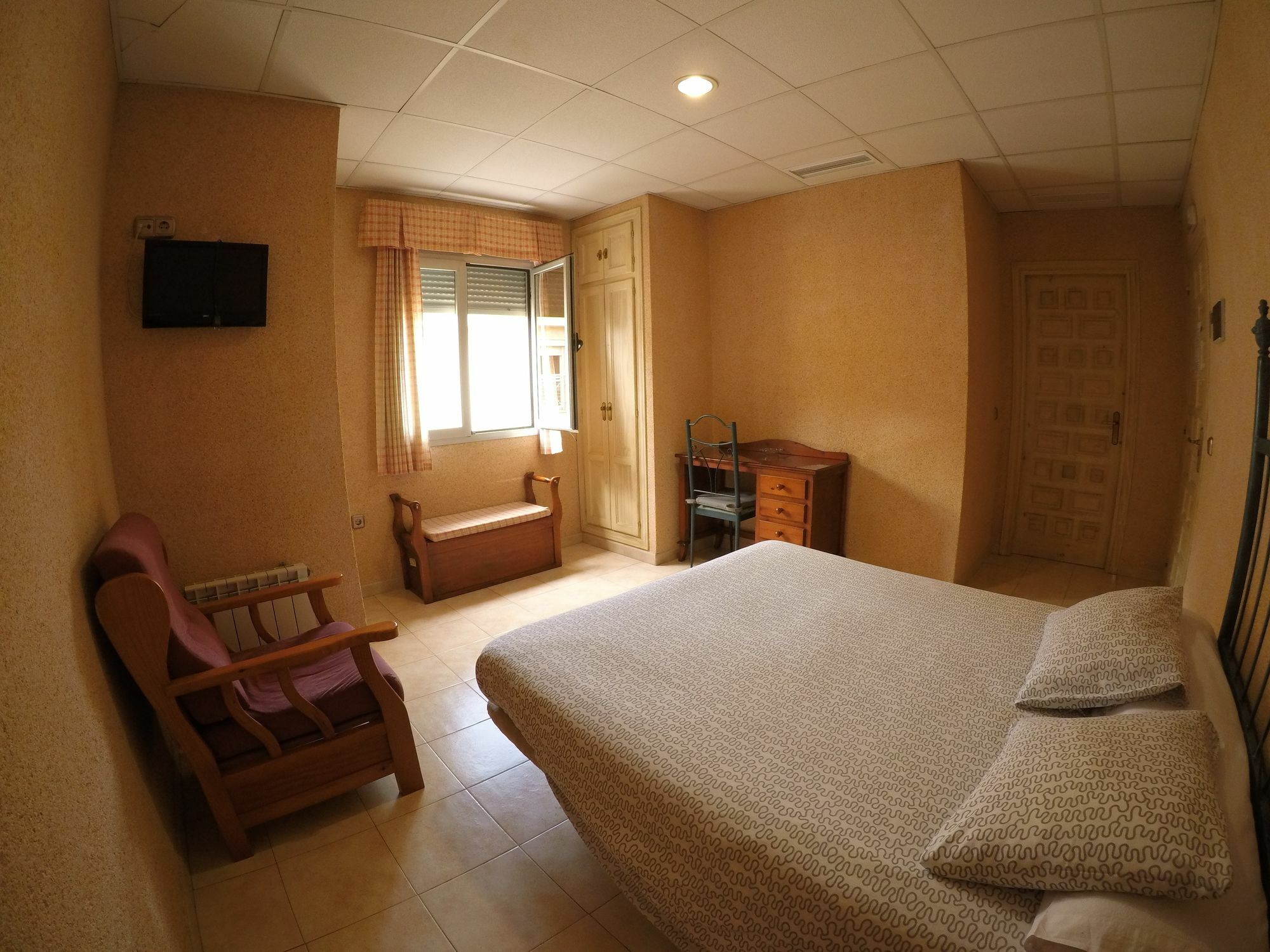 מאלגה Hostal La Casa De Enfrente מראה חיצוני תמונה