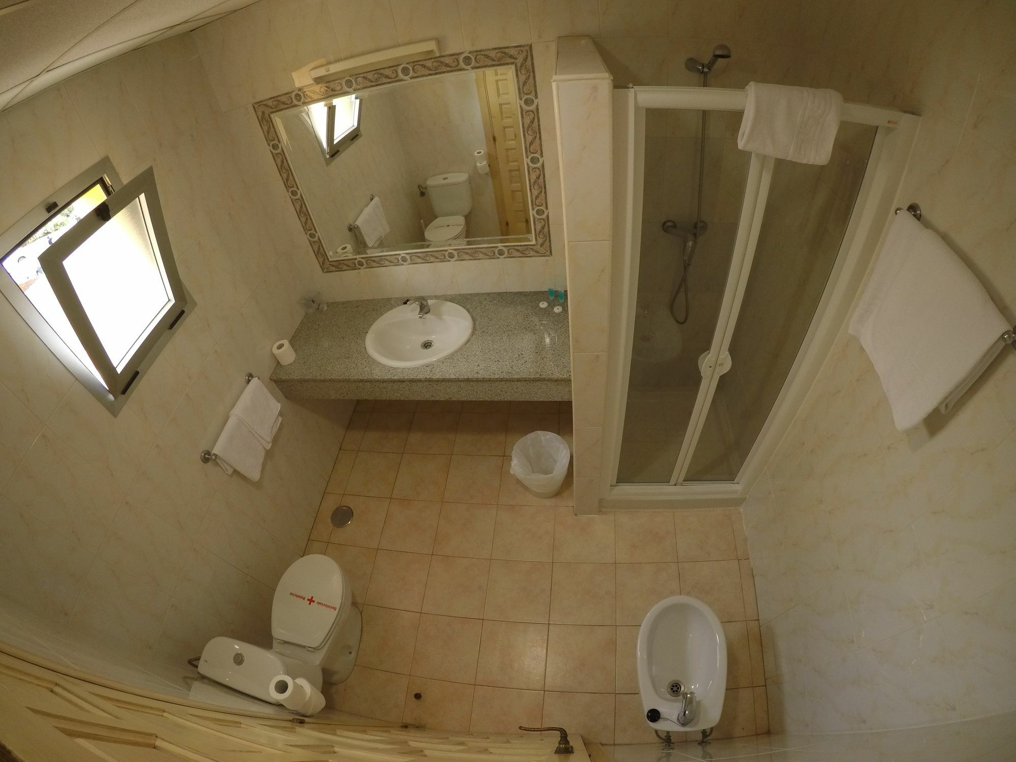מאלגה Hostal La Casa De Enfrente מראה חיצוני תמונה