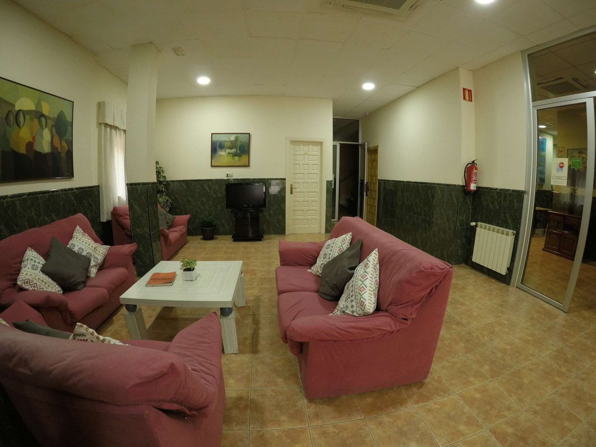 מאלגה Hostal La Casa De Enfrente מראה חיצוני תמונה